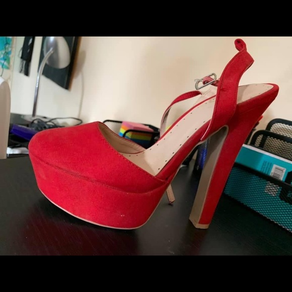 Shoes - Picture 2 of 7